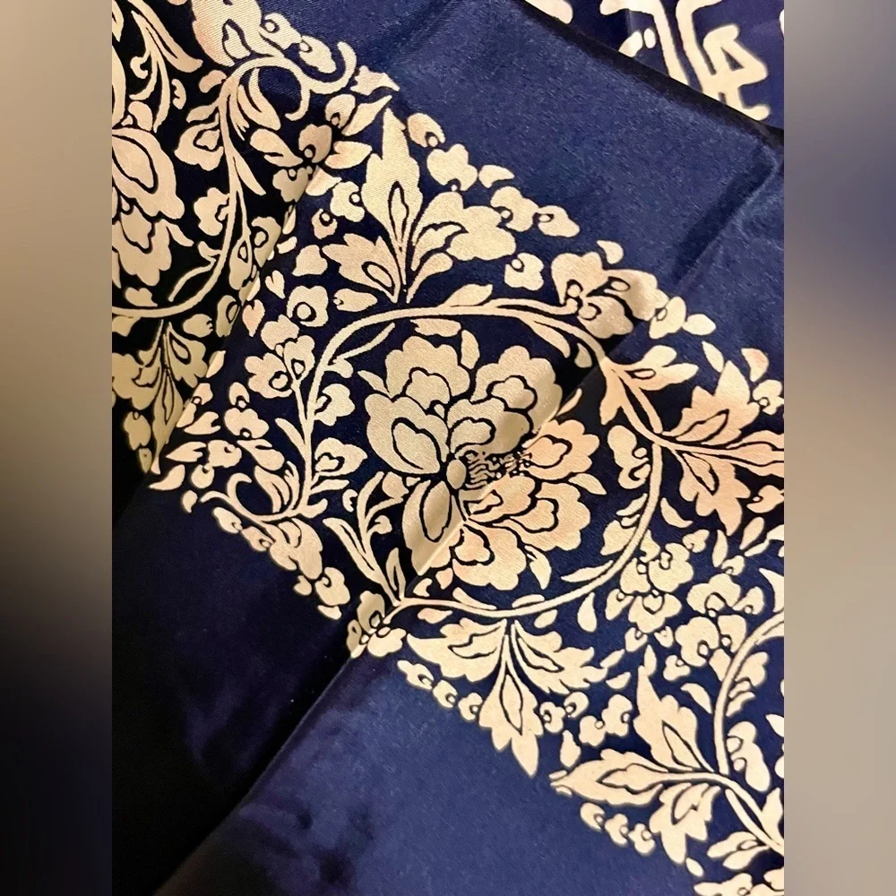 VTG 100% Silk Chinoiserie Elegant Blue Patterned Head Neck Scarf Quiet Luxury 33